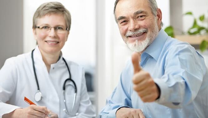 doctor and patient satisfied with the treatment of worms with pumpkin seeds